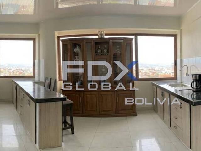 #100105-12 - Casa de dos o más pisos para Venta en Cochabamba - CBA - 3