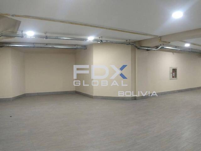 #100105-9 - Salón Comercial para Alquiler en Cochabamba - CBA - 2